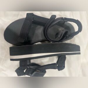 Travel platform sandals   Like new